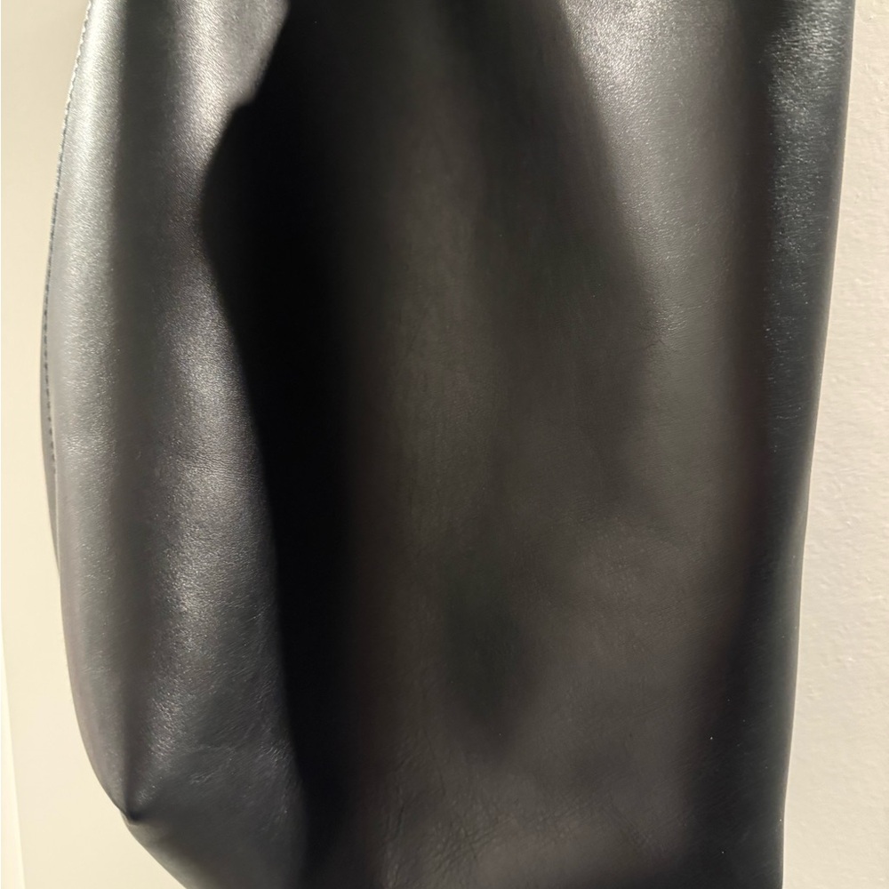 Madewell Black Essential Bucket Tote - Picture 8 of 11